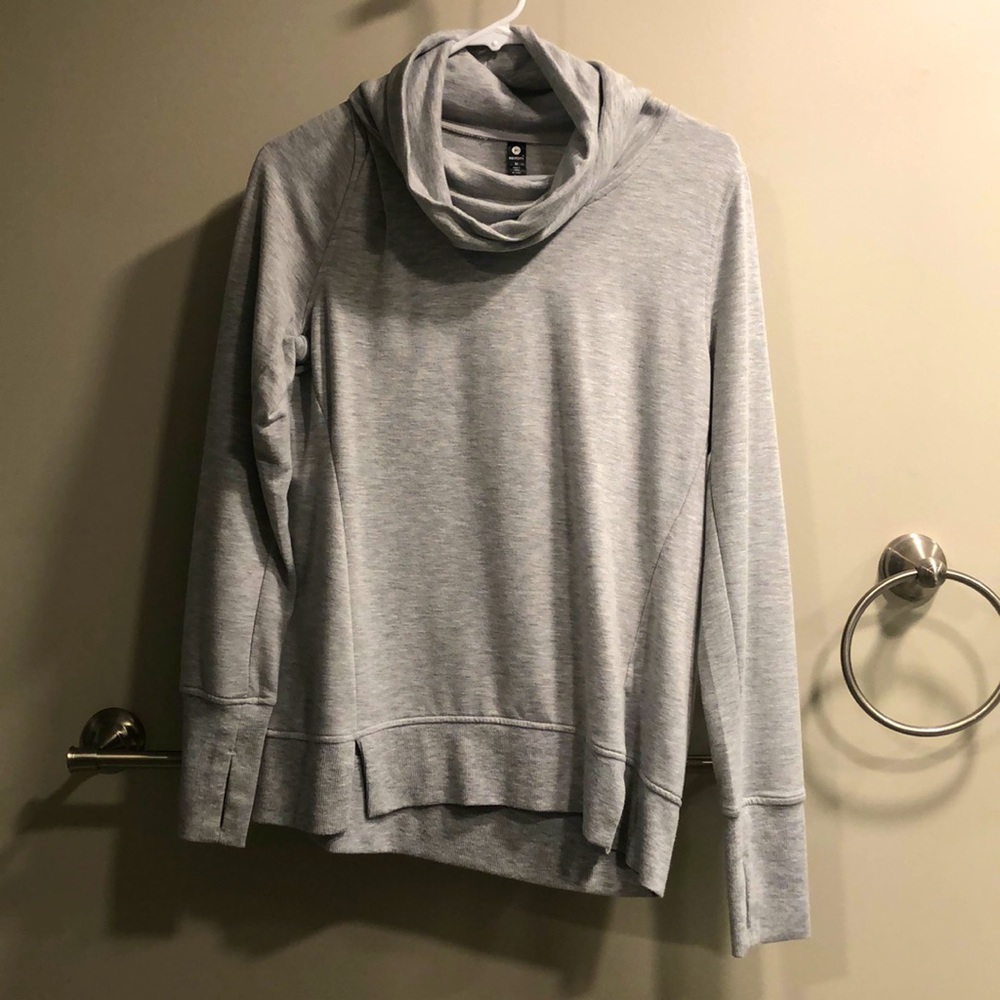 Long sleeve work out sweatshirt